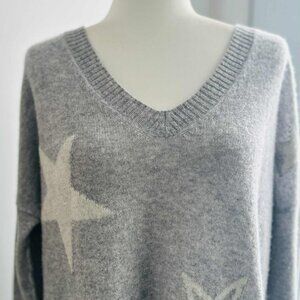 Alashan Heather Grey Star Intarsia Pure Cashmere Oversized V-Neck Sweater – US M